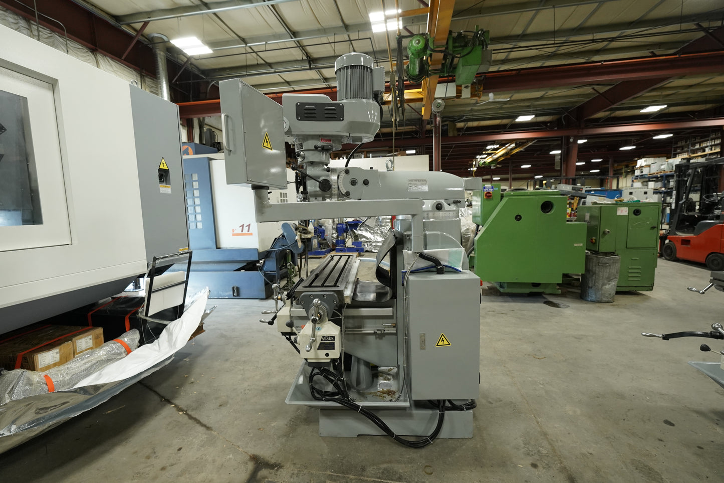YUWE TM250 Bridgeport Style Manual Milling Machine (1 Phase)