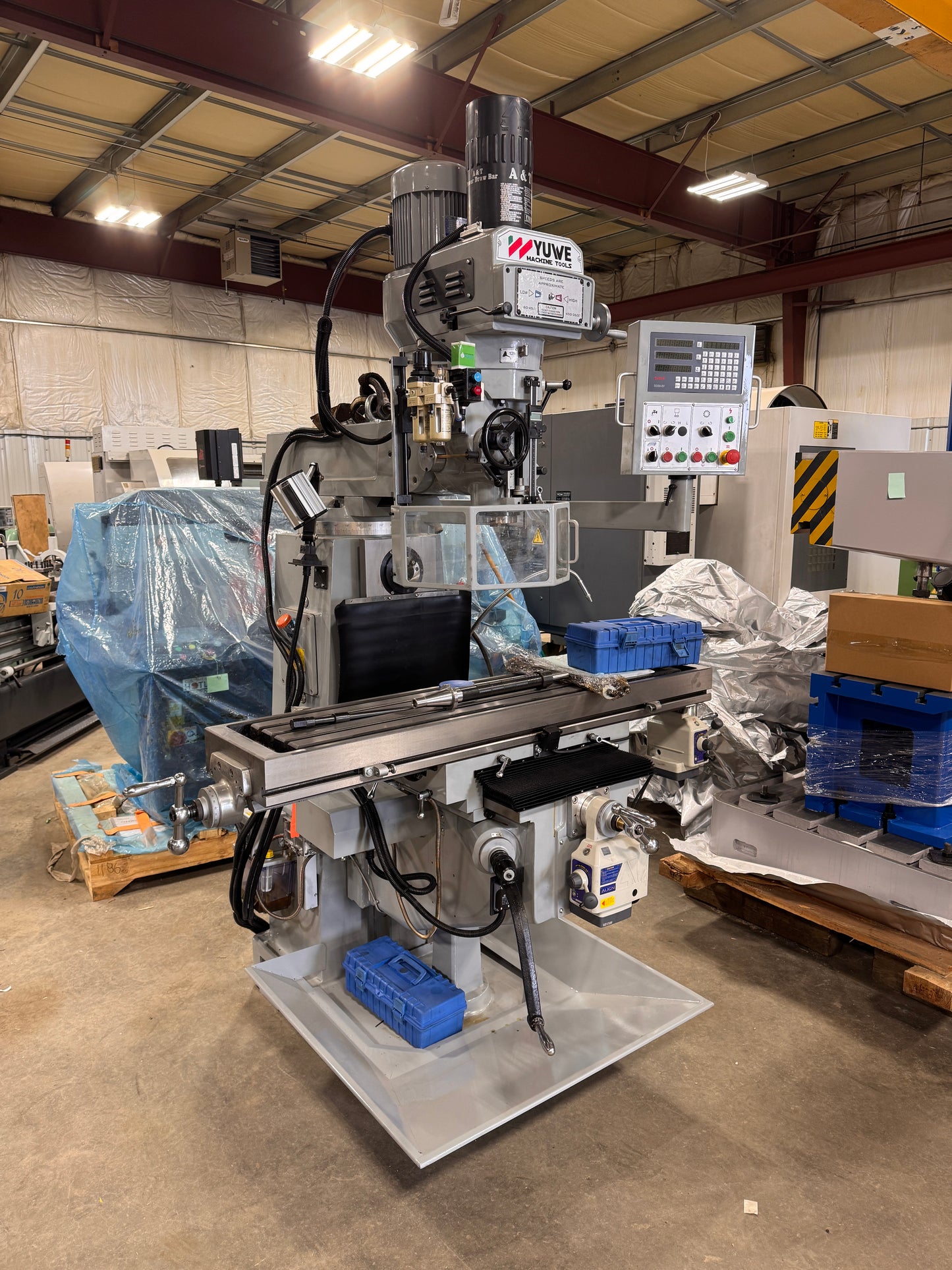 YUWE TM330H  Horizontal & Vertical Milling Machine