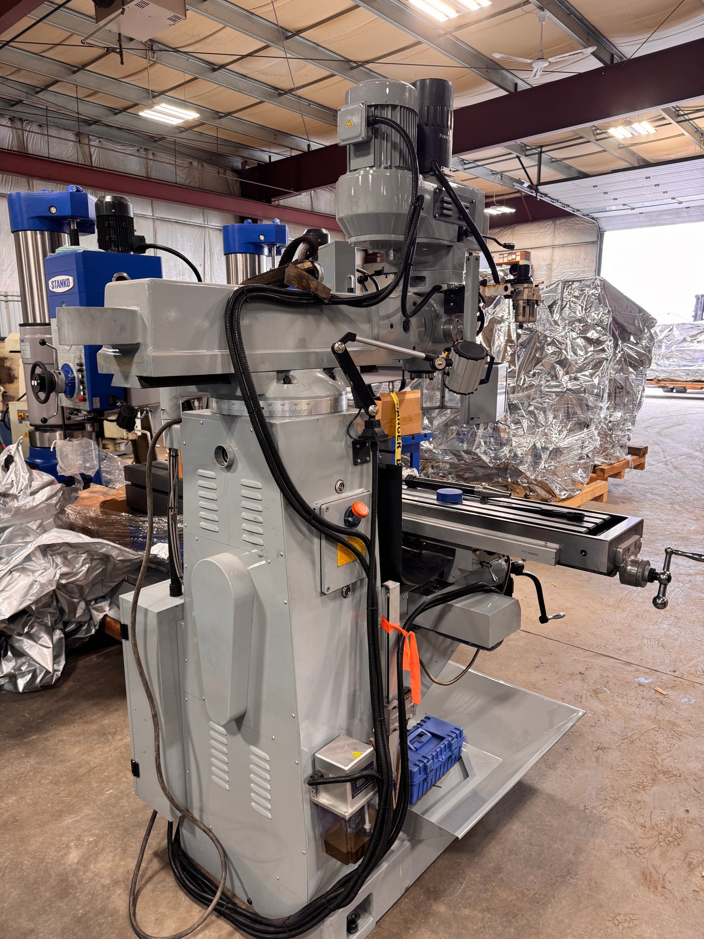 YUWE TM330H  Horizontal & Vertical Milling Machine