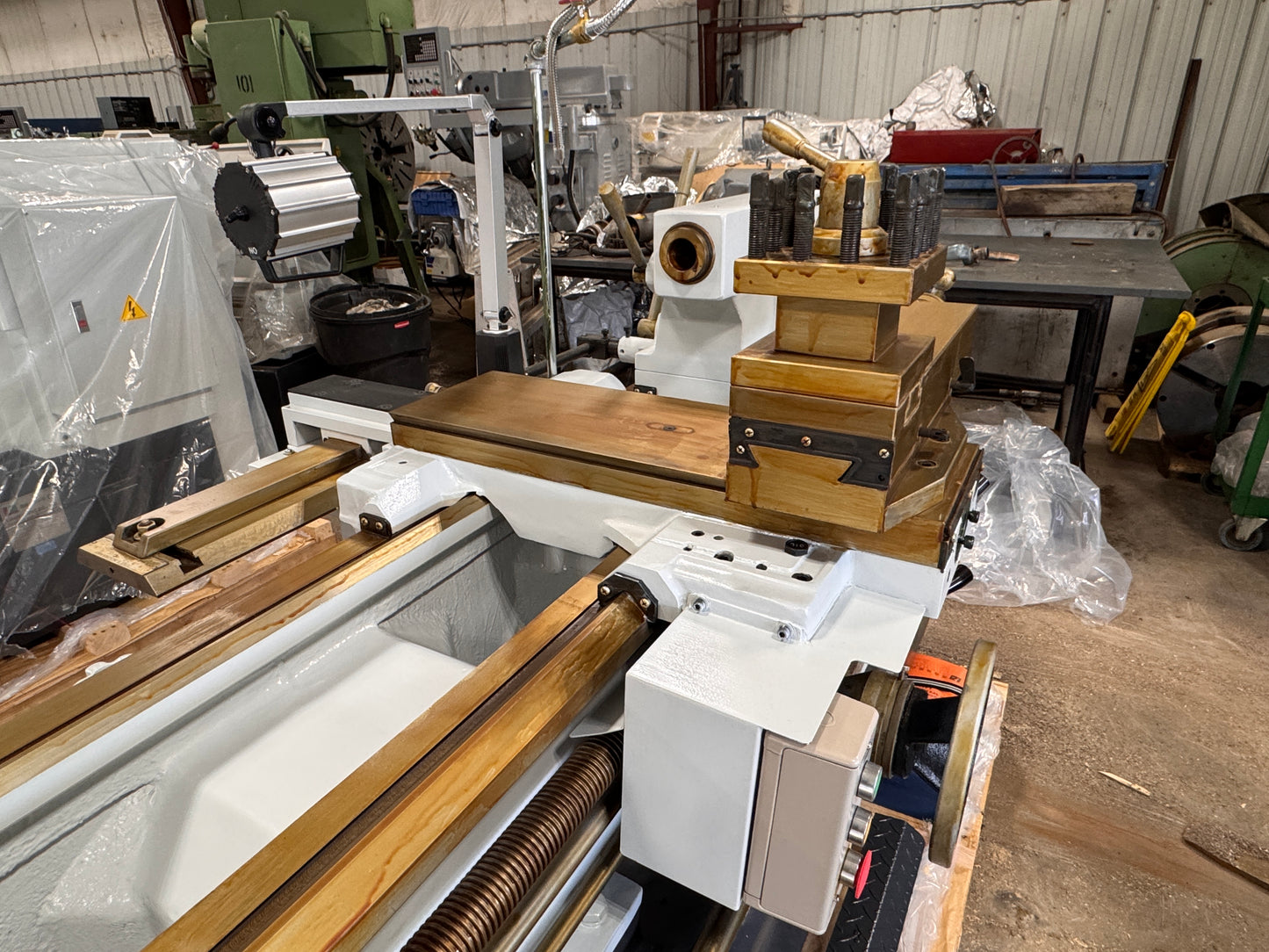 Stanko LA560x2000 Manual Lathe