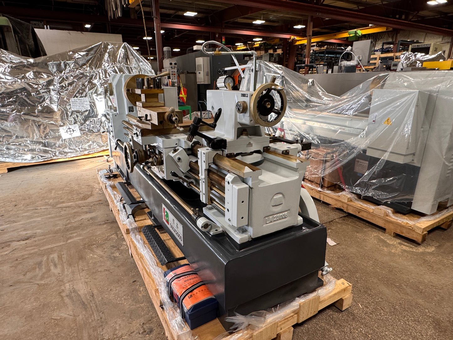 Stanko LA560x2000 Manual Lathe