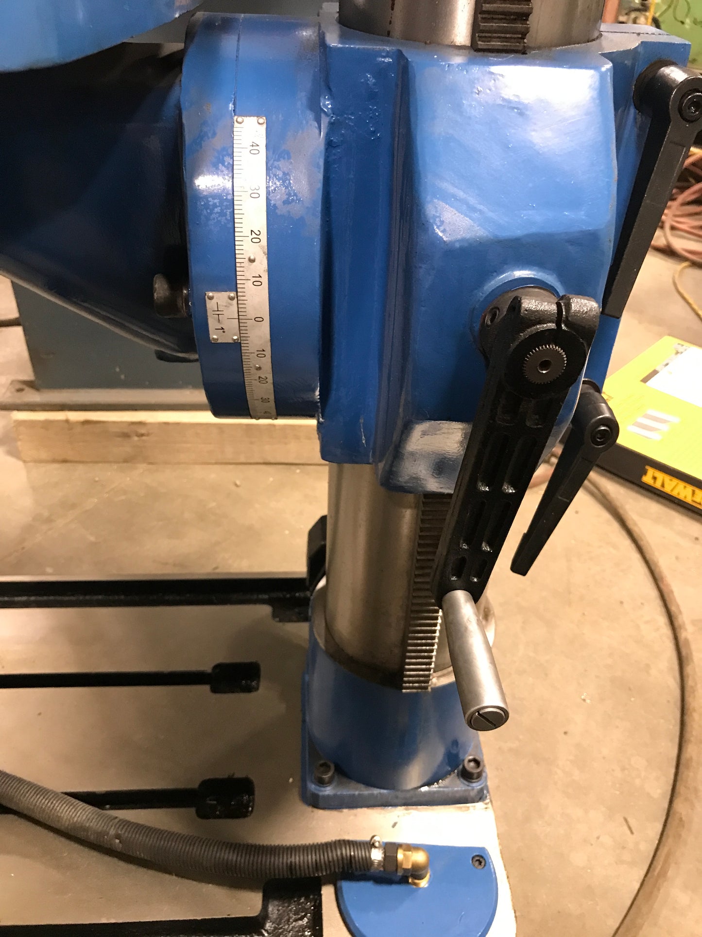 YUWE DM40 Gear Head Drilling Machine