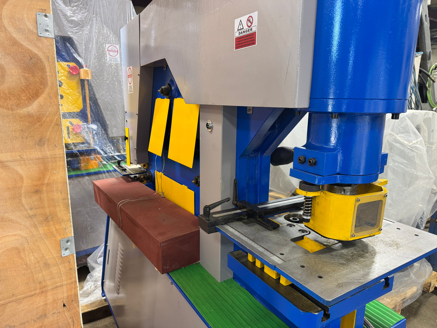 New YUWE 90 Ton Dual Hydraulic Ironworker