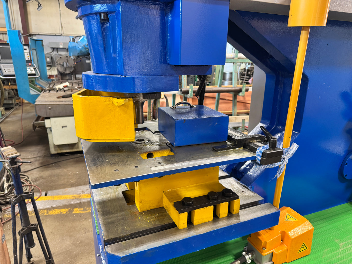 New YUWE 140 Ton Dual Hydraulic Ironworker