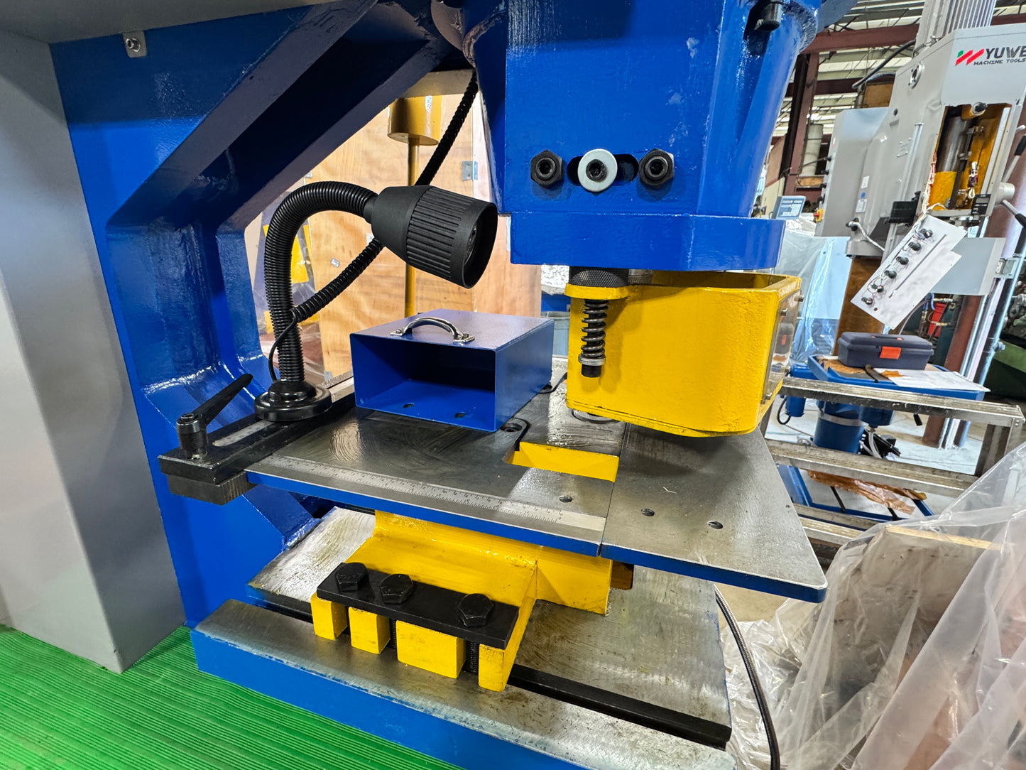 New YUWE 140 Ton Dual Hydraulic Ironworker